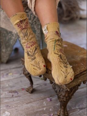 Magnolia Pearl Floral Lil' Dipper Socks (SOCKS 098-SEFI-OS) NEW w/ Tag